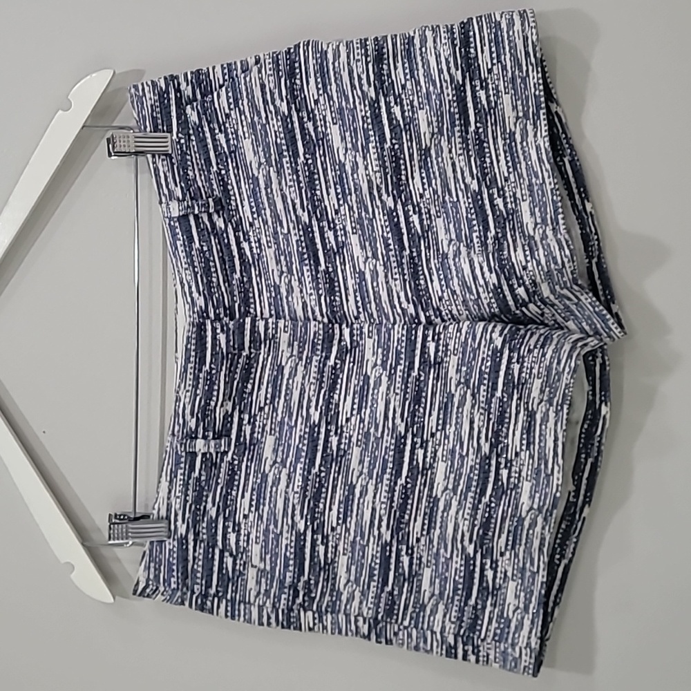 Katherine Barclay Metallic Embroidered Tweed Knit Shorts Size 8 Blue & White
